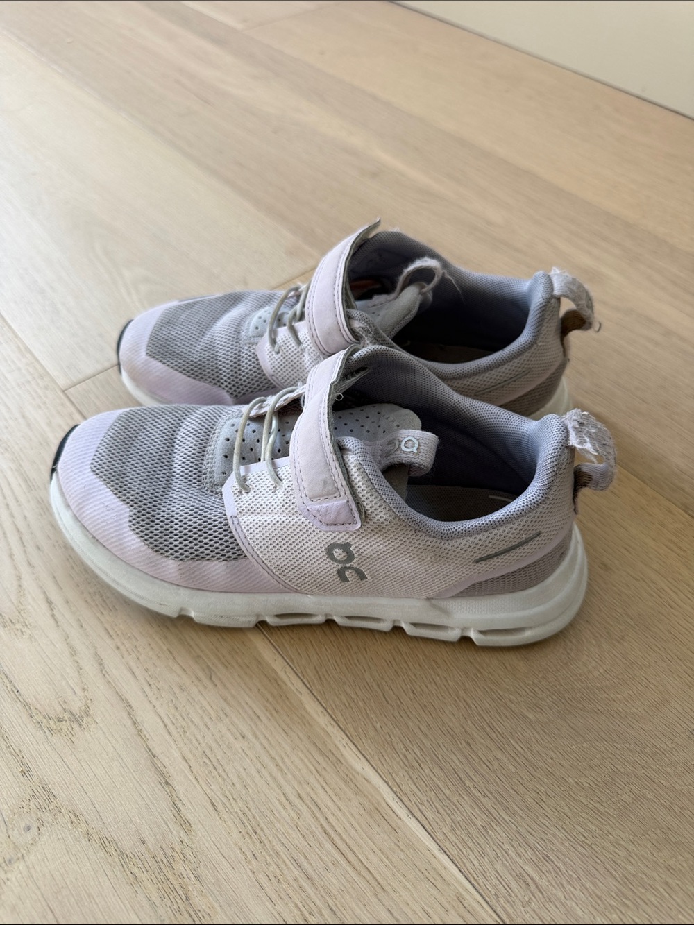 On Running Kids Sneakers in Light Gray and Pink